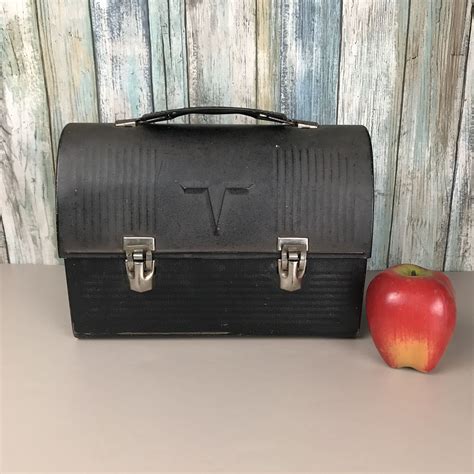 grabbing metal lunch box|collecting vintage lunch boxes.